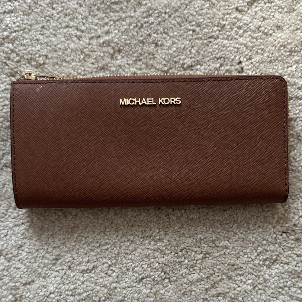Michael Kors Jet Set Travel Large Saffiano Leather Quarter-Zip Wallet